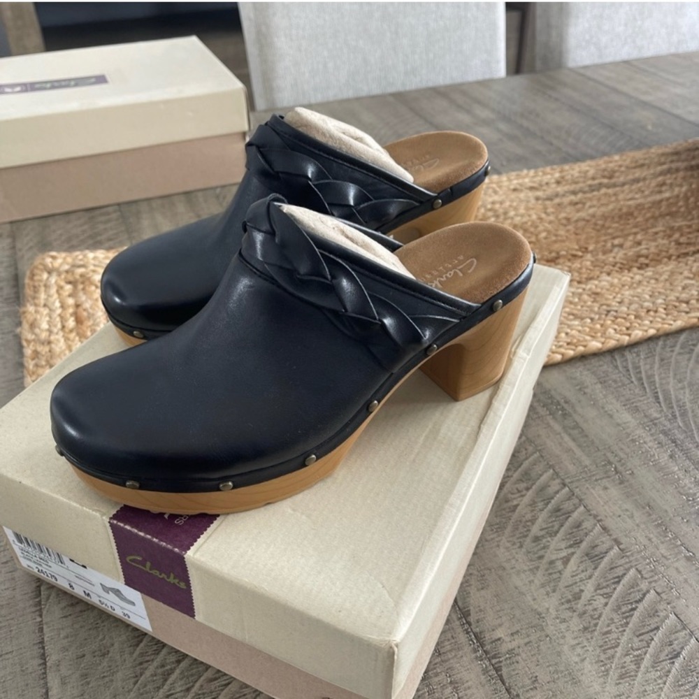 Clarks Artisan Black Leather Clogs